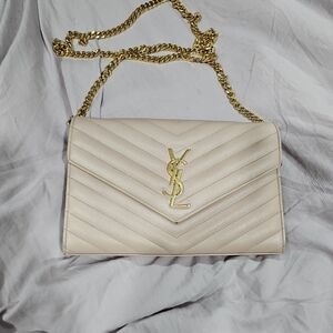 CLASSIC CASSANDRE CHAIN WALLET IN GRAIN DE POUDRE LEATHER DARK BEIGE